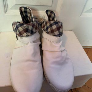 Exclusive Men's White High Top Perry Ellis